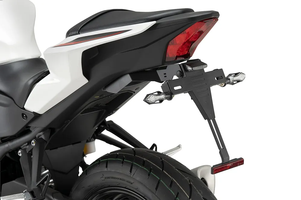 Kupte dnes - Nastavitelný držák SPZ PUIG 22790N černý pro YAMAHA YZF-R3 2025-2026